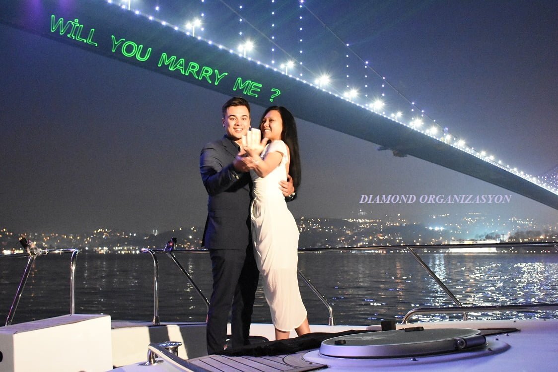 Yat Turu Lazer Evlilik Teklifi